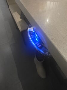 테이블 밑 불 조절 컨트롤러, 파란 불빛